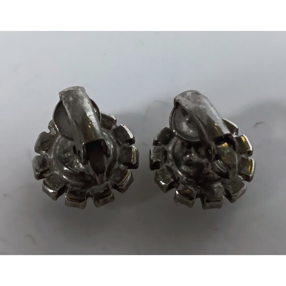 Vintage Clear Sparkly Rhinestone Clip-On Earrings Estate Find 1/2 in - Picture 9 of 10